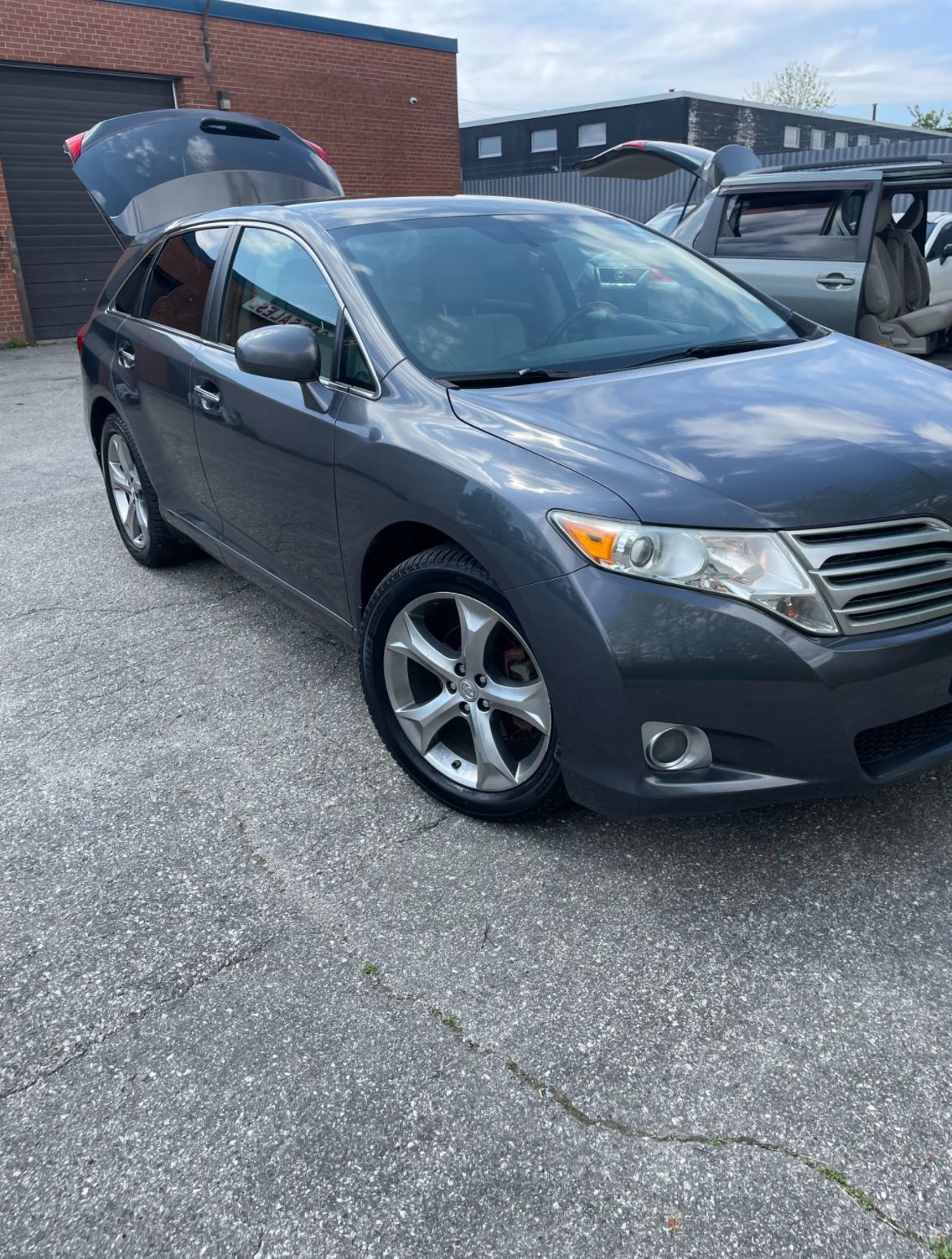 
								2011 Toyota Venza AWD V6 Limited Edition full									